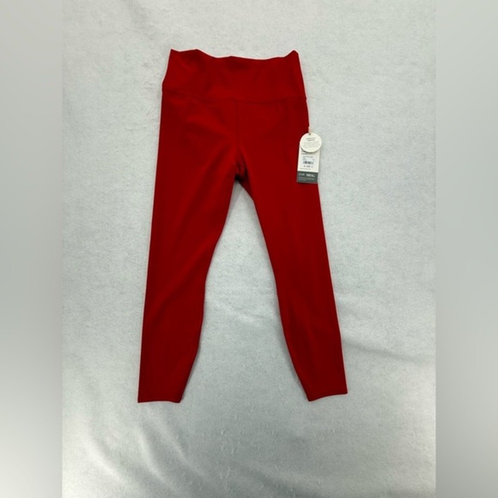 NWT Vuori Vuori AllTheFeels Legging Cherry Size‎ Medium